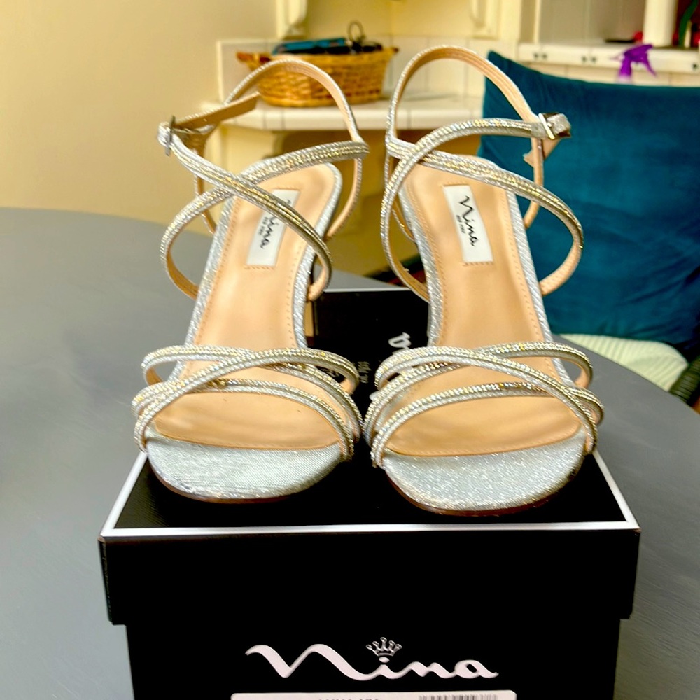 Nina ANNA textured metallic dress sandal Size 8